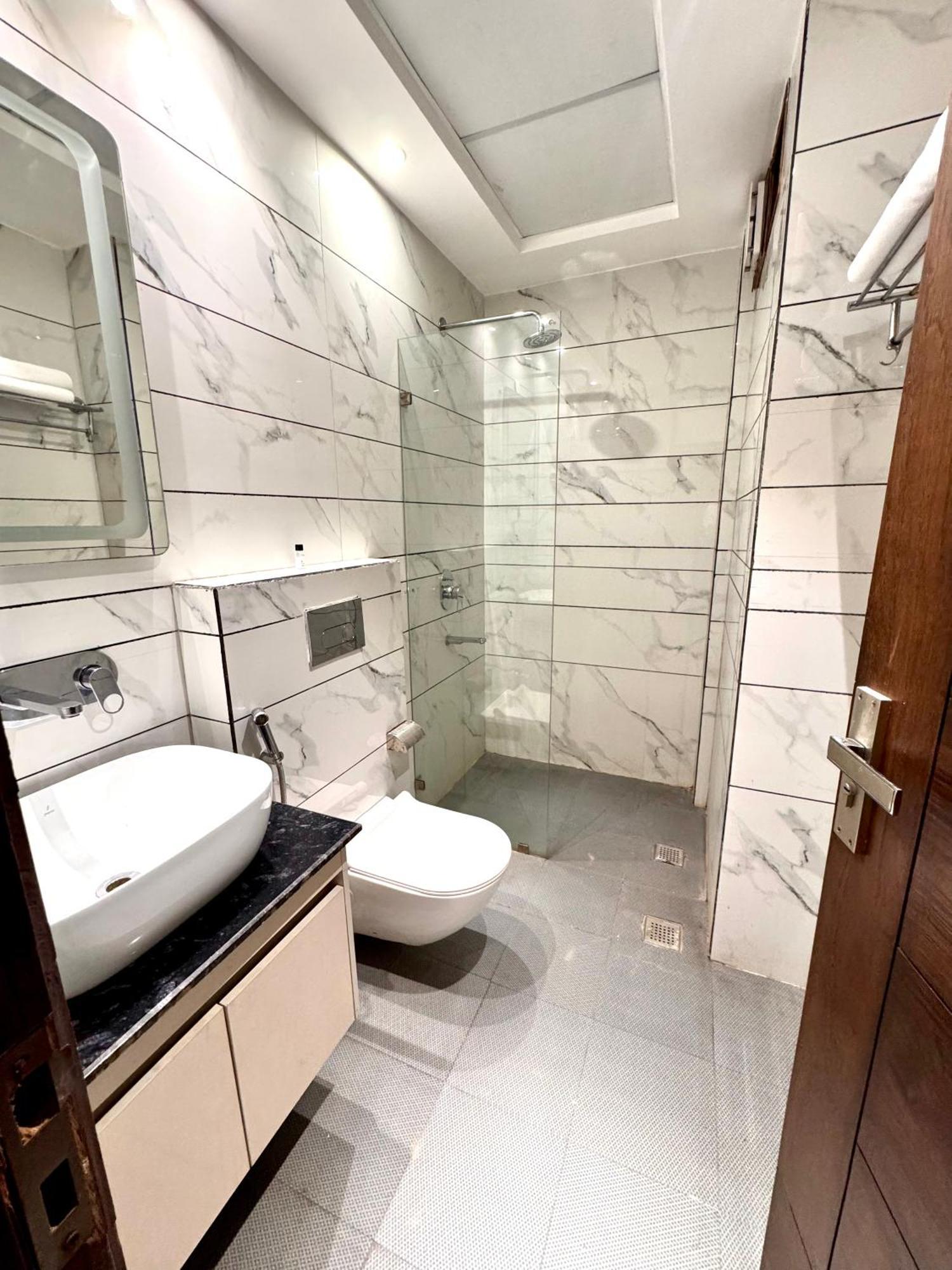 Prism Grand Hotel Zirakpur Bagian luar foto