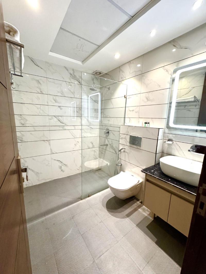 Prism Grand Hotel Zirakpur Bagian luar foto