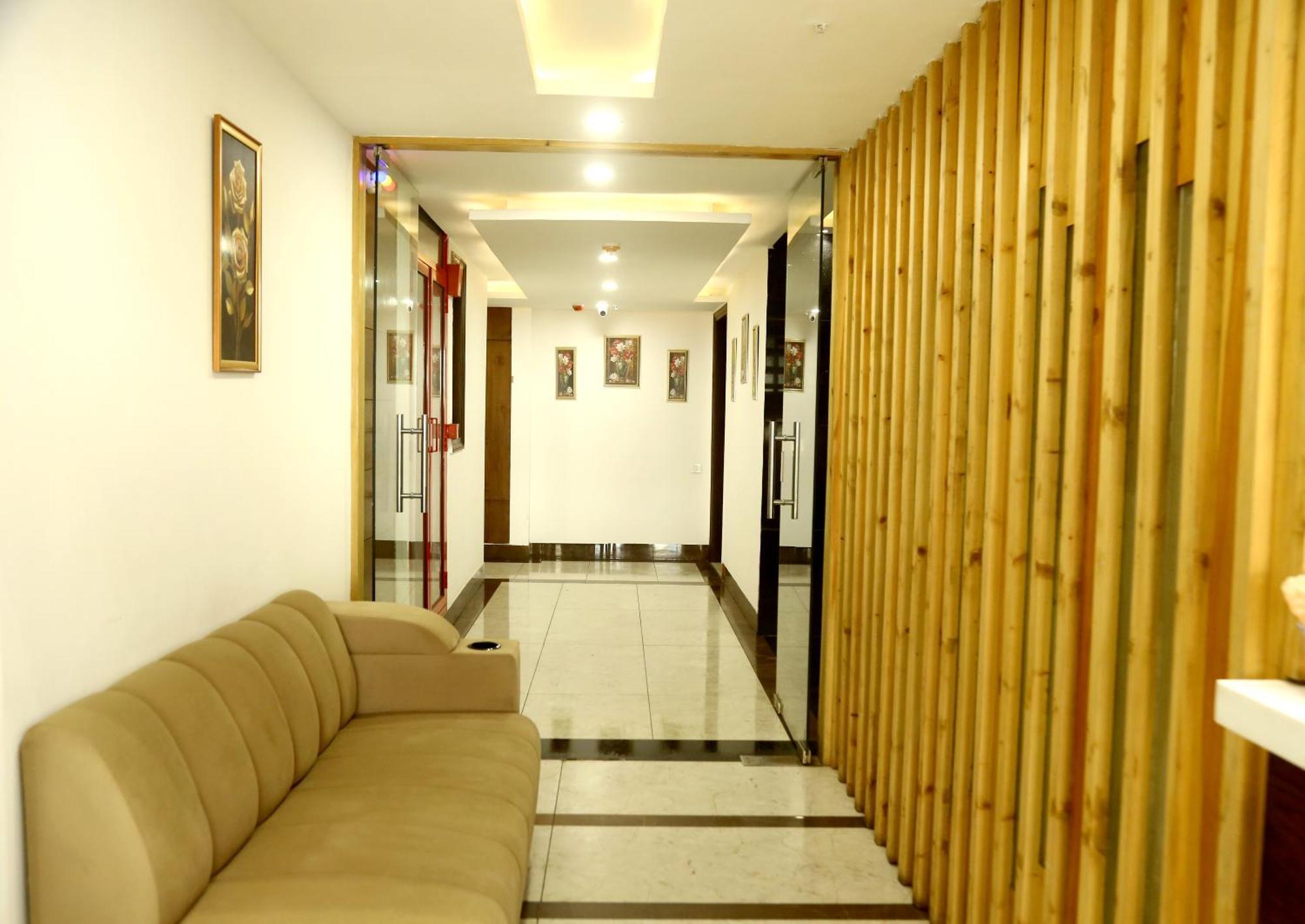 Prism Grand Hotel Zirakpur Bagian luar foto
