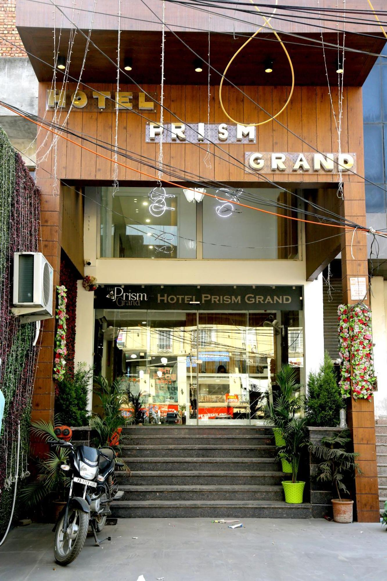 Prism Grand Hotel Zirakpur Bagian luar foto