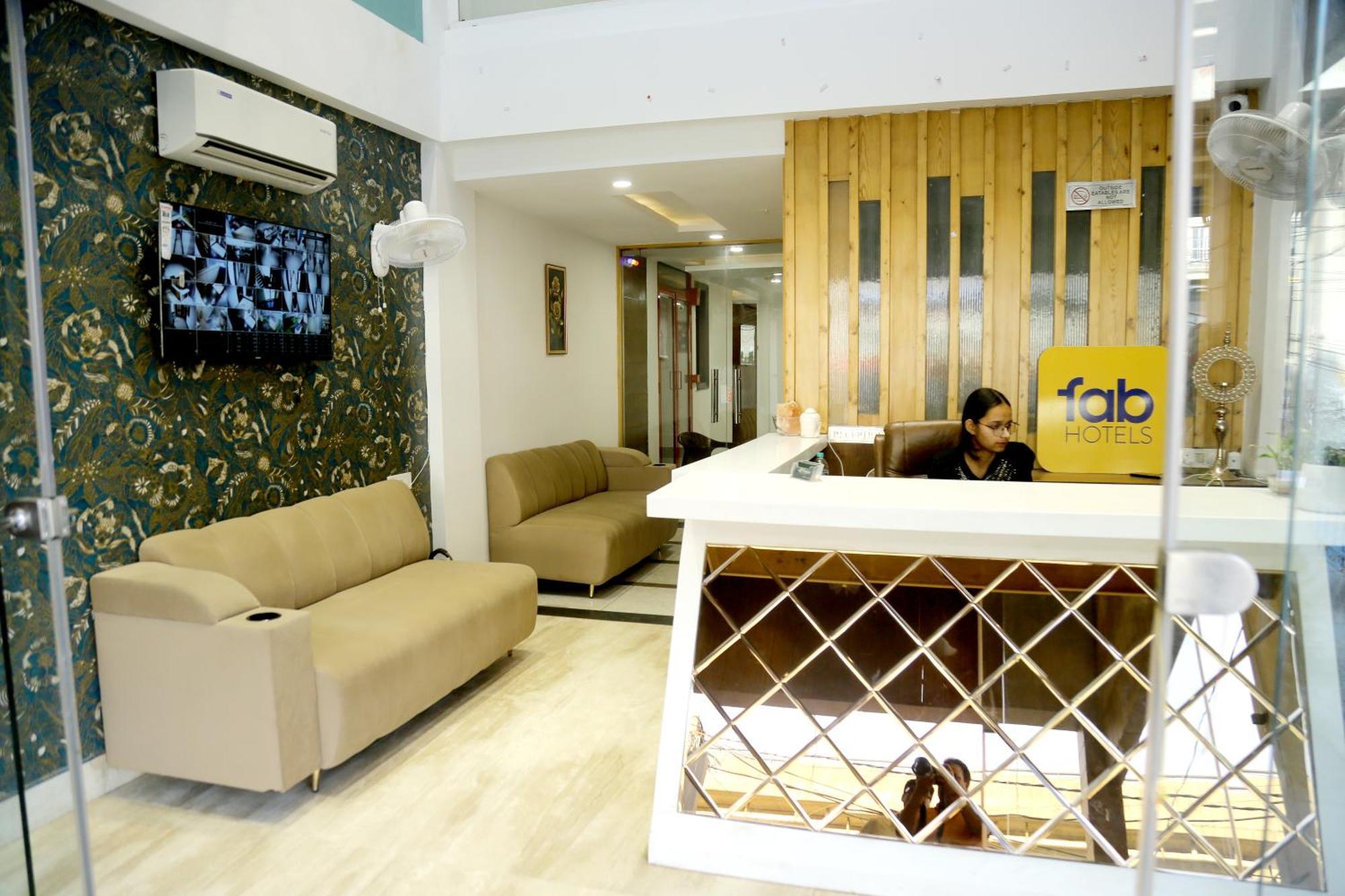 Prism Grand Hotel Zirakpur Bagian luar foto