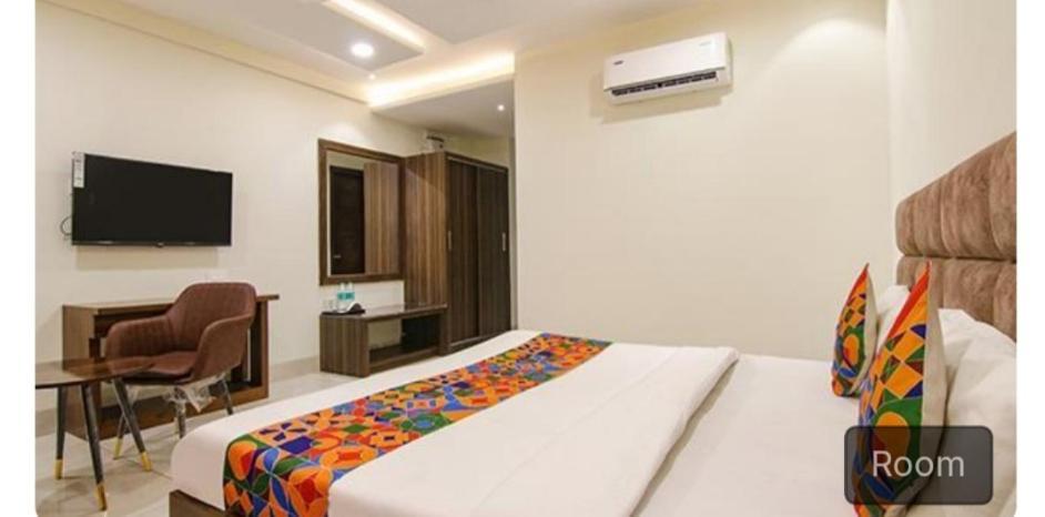 Prism Grand Hotel Zirakpur Bagian luar foto