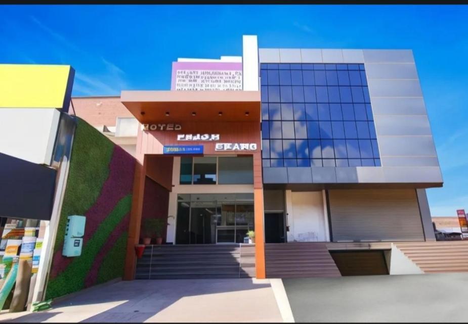 Prism Grand Hotel Zirakpur Bagian luar foto